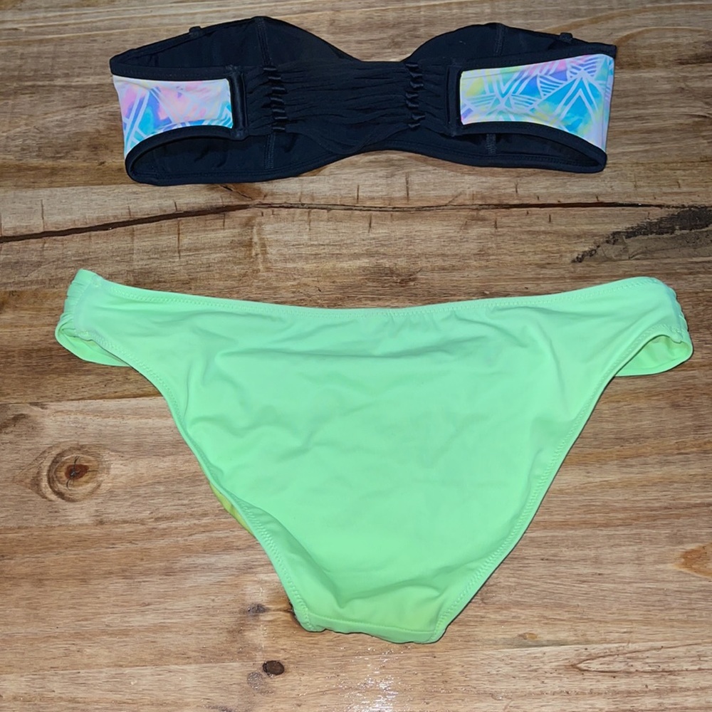 Pink Bikini - Picture 2 of 4